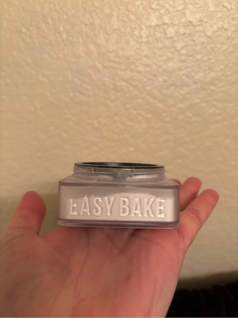 Huda Beauty Easy Bake Blurring Loose Setting Powder — White